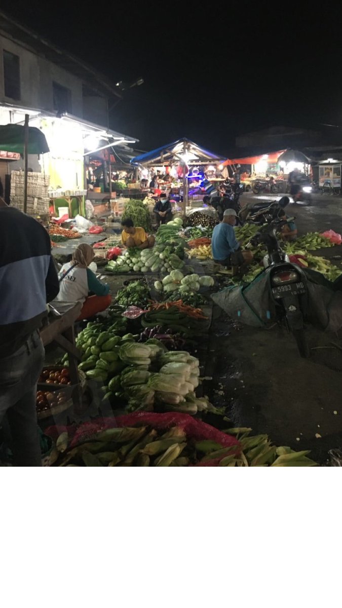 mentorreyhan's tweet photo. R4 terakhir cari gw lagi yaaaa.

Gw disuruh ke pasar lagi malam malam. Kata mamah pasar malam gak jual terong. SO CARI GW LAGI DI SINI. 

ADA 5 OK OK.  SAMPAI 20.30 https://t.co/duwYH3PIHS