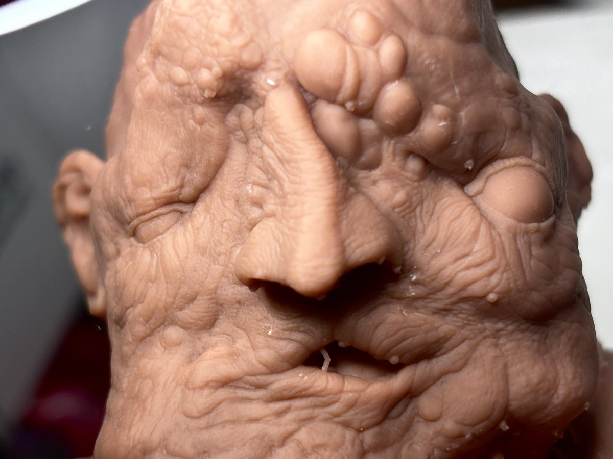 DiceKorokoro's tweet photo. 3Dプリントに成功しました。
最近失敗続きだったのはフィルムの劣化とレジンバットのネジが緩んでいた事なのかなあ？と https://t.co/nj2SPGnGp6