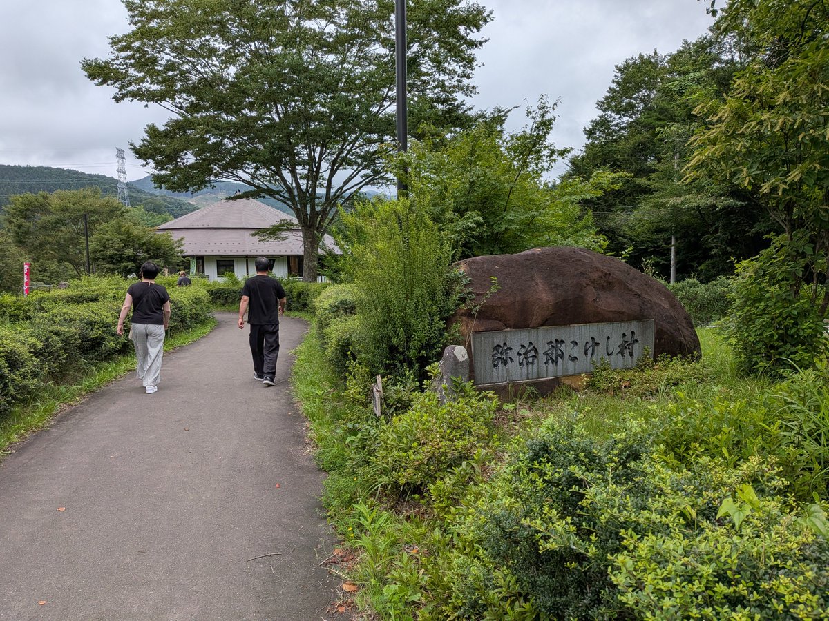 Tanja_ayk's tweet photo. 山を降りてライダーさん行きつけのお店でお昼ご飯
食べ切れないほどボリュームが凄くてとっても美味しかった〜✨

その後白石弥治郎こけし村へ
こけしの展示や工房を見に行きました https://t.co/NrFGBwaaQb