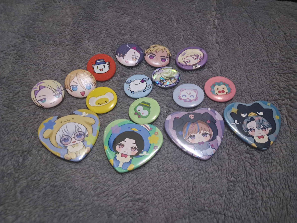 Noirlyn's tweet photo. Now... ONLIVE lets start with the pins, stickers and acrylics https://t.co/WJr3xDy9Zx