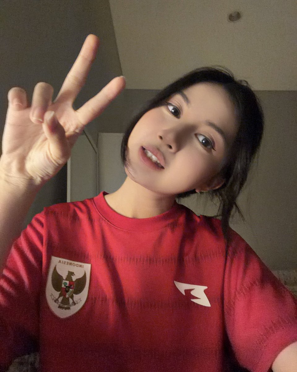 AR_AnindyaJKT48's tweet photo. terimakasii yang sudah nonton idn live tadii, terimakasih juga untuk kalian semua yang udah videocall aku di bulan ini yaa!! see u next month 💫 LAASSTTT BUT NOT LEAST HAPPY INDEPENDENCE DAAYYYY!! 🇮🇩 https://t.co/SwcXQImkFM
