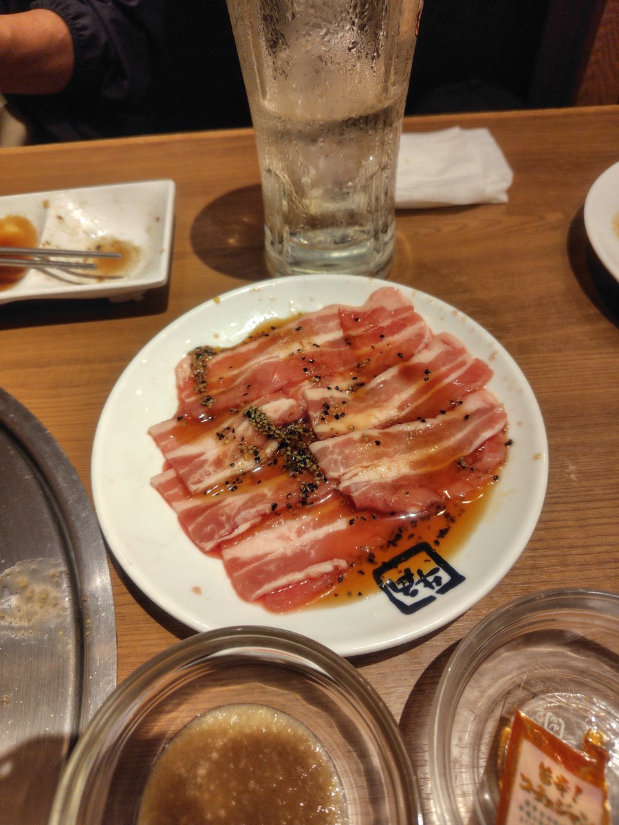 angelgojyu's tweet photo. 今日はナミジンあんちゃんと
兄弟飲み会！！

今日から平日限定　
牛角の焼肉酒場が
生ビール付きでも
値段が据え置きのままなので
牛角で飲んで来たよ〜！！　

腹いっぱいで〜す！！

がはははは〜！！

#焼肉
#牛角
#焼肉酒場
#期間限定
#生ビール付き https://t.co/IaFcPEn6iz