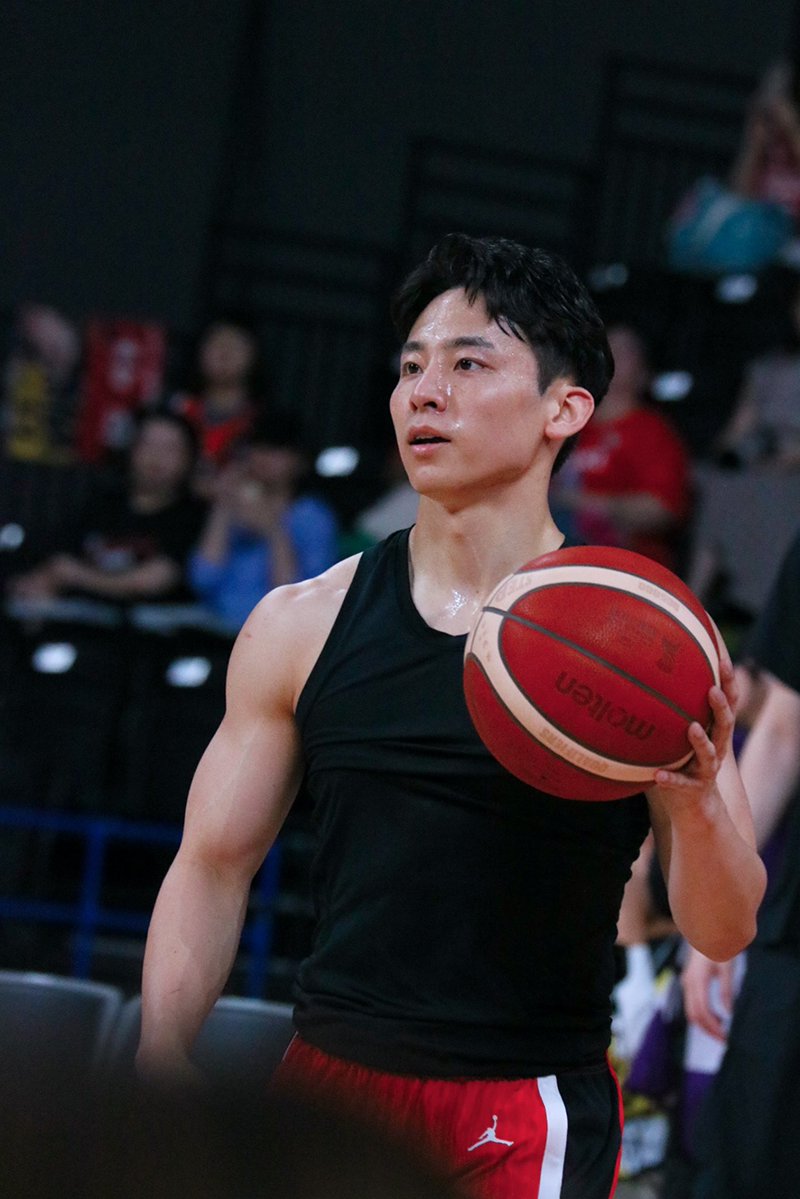 nsp_yk52's tweet photo. タンクトップのムキムキ河村くんᕙ(  ˙꒳​˙  )ᕗ

#河村勇輝 
#Akatsukijapan 
#SoftBankCUP2026 https://t.co/mbk5BJxr1r