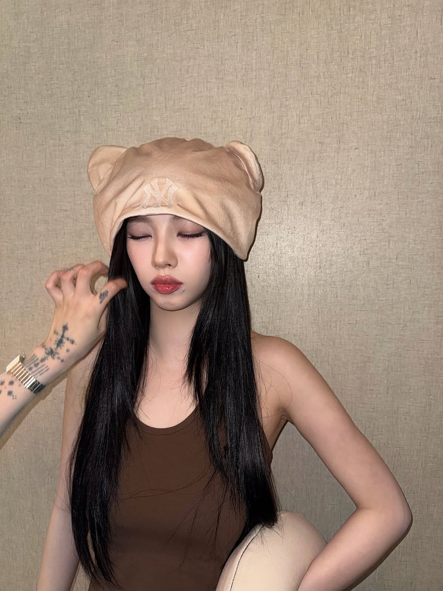 karinabluuw's tweet photo. Having a twee-cute simple outfit matching the baby bear looks but i can guarantee this one won't bite🐻 https://t.co/kUxm3Saxsz