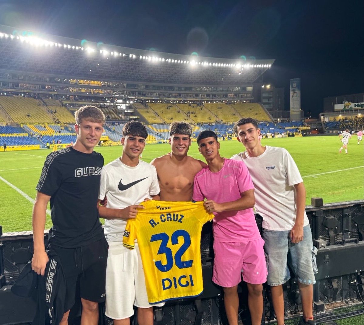 TinoTelde's tweet photo. Yo no les quiero ilusionar pero se viene la mejor década del fútbol Canario de CANTERA
Diamantes en @UDLP_Oficial @UDLP_Cantera
Objetivo: ASCENSO directo 💙💛
Vale soñar familia ‼️
#arribadellos SIEMPRE
#actitUD
#LaUniónHaceLasPalmas
#NuncaTuSolaCaminaras
@ElNuevoInsular https://t.co/rw2xismn7l