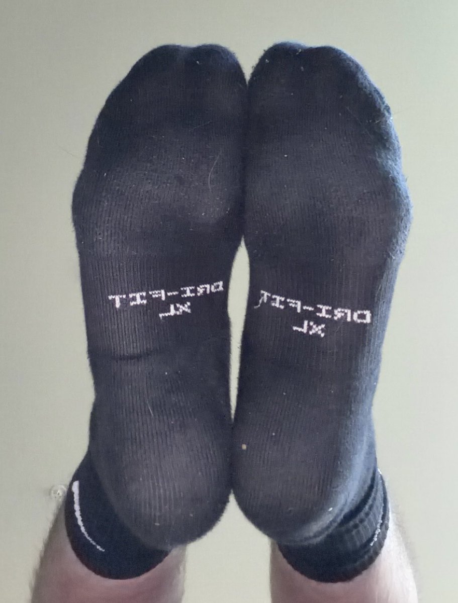 tannero0r's tweet photo. black or white socks? 

#gayfeet #alphafeet #socks #malefeet https://t.co/pflMOydu8f