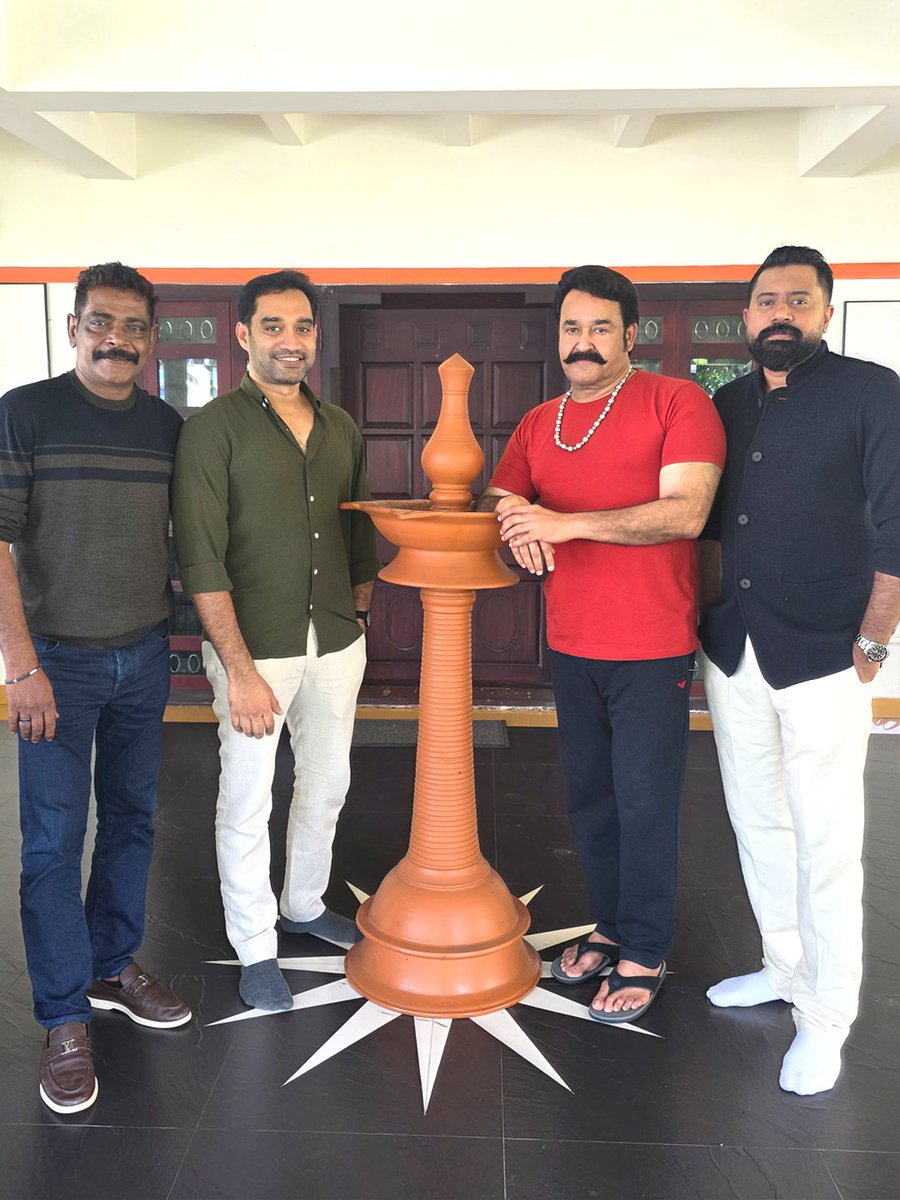 ATHULSK003's tweet photo. ലാലേട്ടൻ-അനൂപ് സത്യൻ മൂവി പ്രഖ്യാപിച്ചു.ഫീൽ ഗുഡ് മൂവി ആവാതെ ഇരുന്നാൽ മതിയായിരുന്നു...നേരത്തെ റൂമർ വന്നിരുന്ന റോഡ് മൂവി ആയ മതിയായിരുന്നു... എന്തായാലും നല്ല മൂവി ആവട്ടെ....🙏✅
#Mohanlal
#Anoopsathyan
#L368
#L367
#Athimanoharam
#Nedumkandammiracle https://t.co/OI3Jurq0CZ