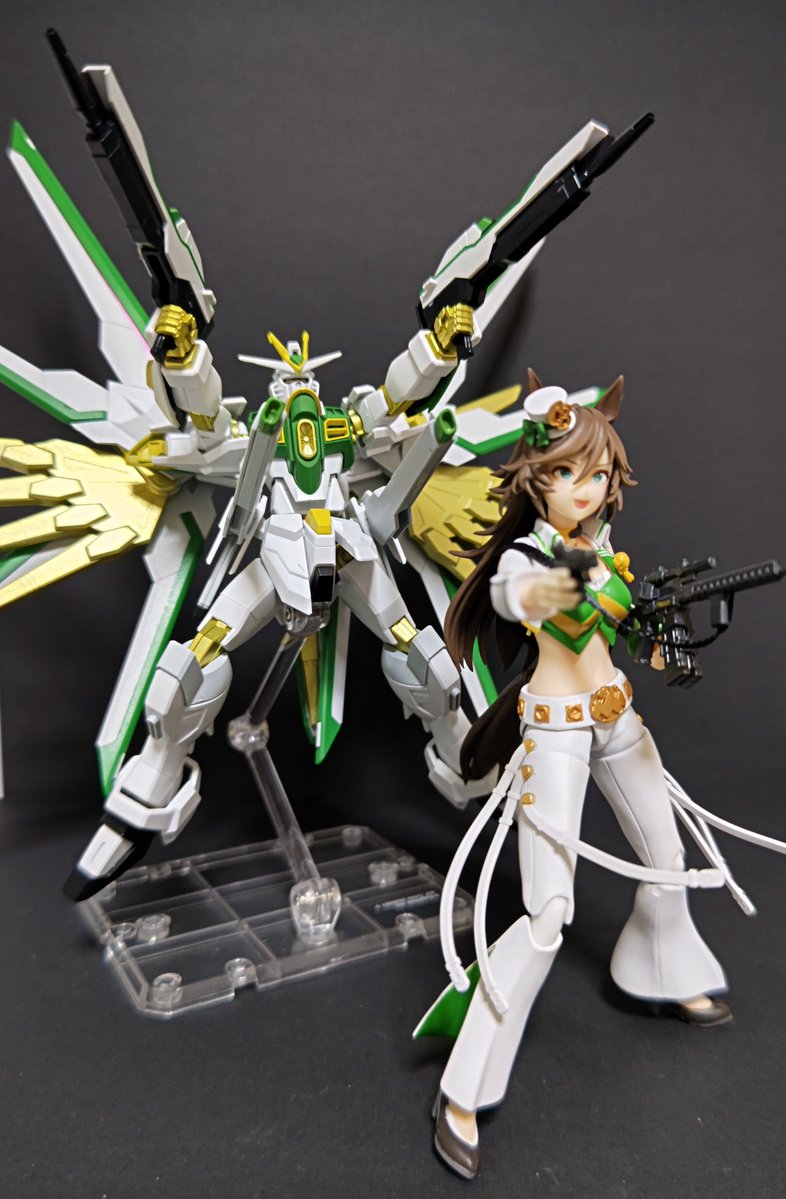 taromarunnn's tweet photo. 夏コミでフォロワーさんからいただいた、シービー色のマイティーストライクフリーダムガンダム！

連休を使って仕上げた作品と聞いてたんですが、figmaシービーと並べてみたら、シービーのカラーをマイフリの配色に落とし込んでるのがめっちゃハマってる！ パーツごとの色の拾い方もめちゃくちゃ好き！

嬉しくて久々にfigmaで遊んじゃった☺️
大事にします！素敵な作品をありがとうございました！！

ガンプラ制作：@zukky_1229 さん