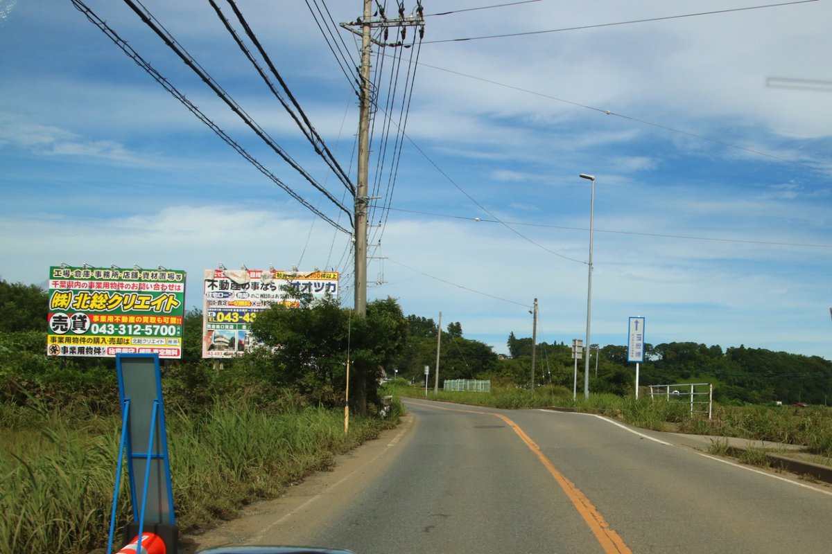BirderChiba's tweet photo. 線状降水帯の影響(四街道市・佐倉市) :

千葉県道136号佐倉停車場千代田線の、四街道市物井からJR佐倉駅までの区間を確認。
通行できるようになっていました。

写真の通り、鹿島川と交差する冠水ポイントも、水は引いていました。
2026/08/17 14:45頃 https://t.co/fjAdfpv4ZS