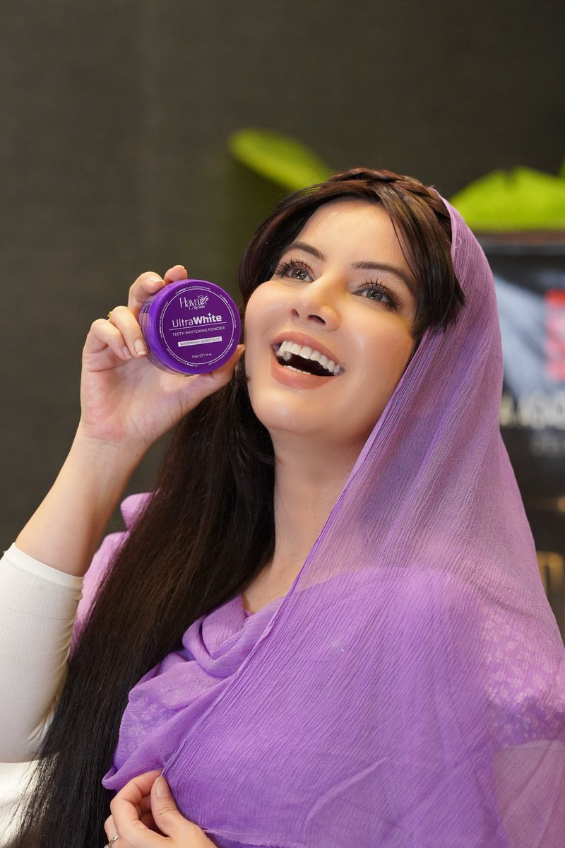 Rabipirzada's tweet photo. Rabi jaisay chamakte daant?
Or Rabi jaisi smile chahiye?
Try Ultra Teeth Powder
#UltraTeethPowder #HayaByRabi #RabiPirzada #TeethCare #DentalCare #BrightSmile #BeautifulSmile #SmileCare #OralCare #RabiJaisiSmile https://t.co/CKfdqlp8UY