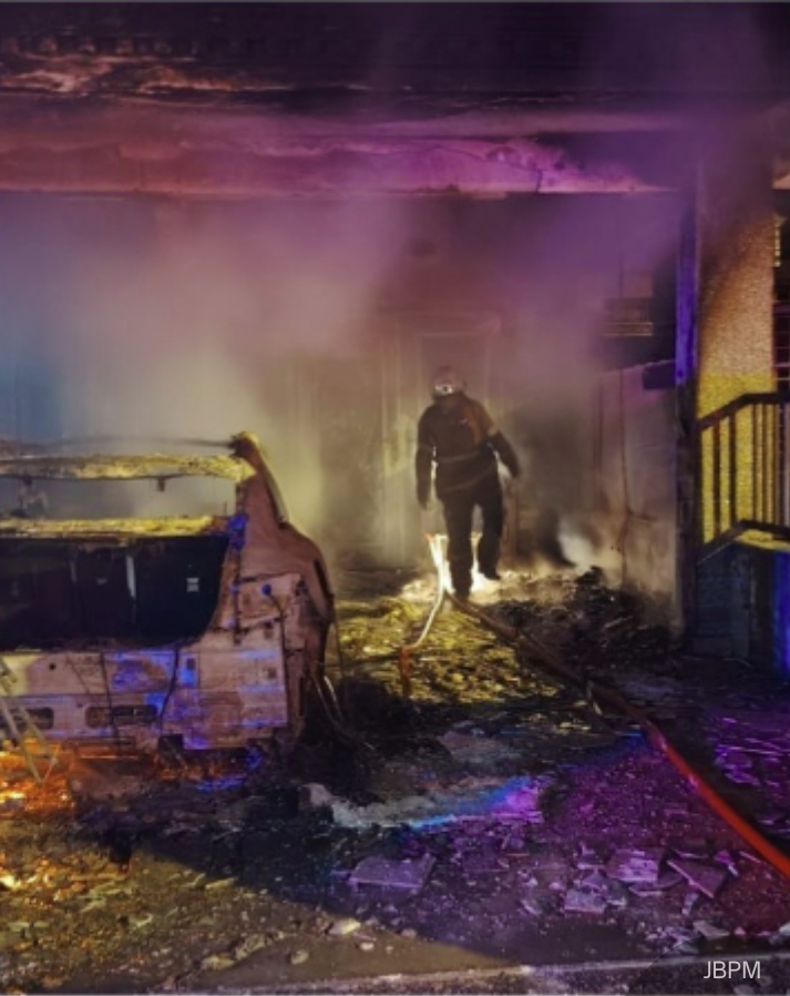 NewsBFM's tweet photo. A two-storey terrace house in Alam Damai, Cheras, was destroyed in a fire early Sunday, believed to have started from an electric vehicle charged in the house's foyer.

The house was found to be 100% burnt down when firefighters arrived, though no injuries were reported. https://t.co/kEryCXzhFy