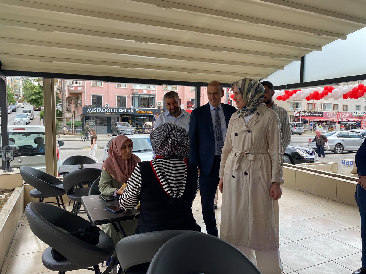 Fatih__Bildik's tweet photo. 📍 Güneşevler Mahallesi

Milletvekilimiz @zeynepyildiztr eşliğinde; Yönetim Kurulu Üyelerimiz, Gençlik Kolları Başkanımız ve Mahalle Başkanımızla birlikte Güneşevler Mahallemizde esnaflarımızı ziyaret ettik.

Esnafımızla sohbet ederek talep ve beklentilerini dinledik, hayırlı ve bereketli kazançlar diledik.

#KalbimizAltındağ

@akaltindag