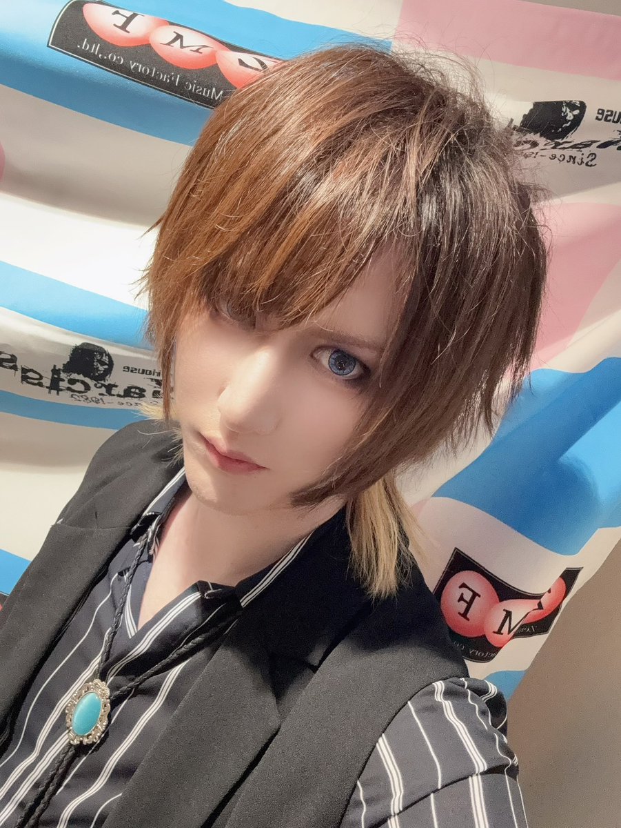 ROMiO_YOU's tweet photo. 埼玉会館ありがとうございましたー！(●´艸`)
実は1ヶ月以上ライブが空いてたのもあってかメチャクチャ楽しく弾けました(・ω・*)
最近はヘッドフォン弾きこもり系ベーシストだったのでやっぱLIVEっていいなぁと…！次回はすぐ！8/29です！今年はNostalgic omnibusとromio.の2ステージだ！！(*´∀｀*) https://t.co/YYz5tOwqrp