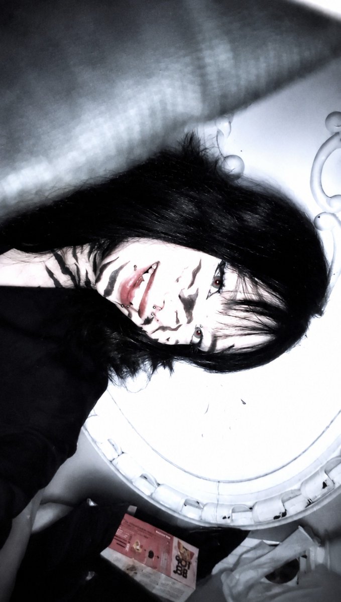 japogger666's tweet photo. 🧛‍♀️🦇 https://t.co/ajPjJbYNQH