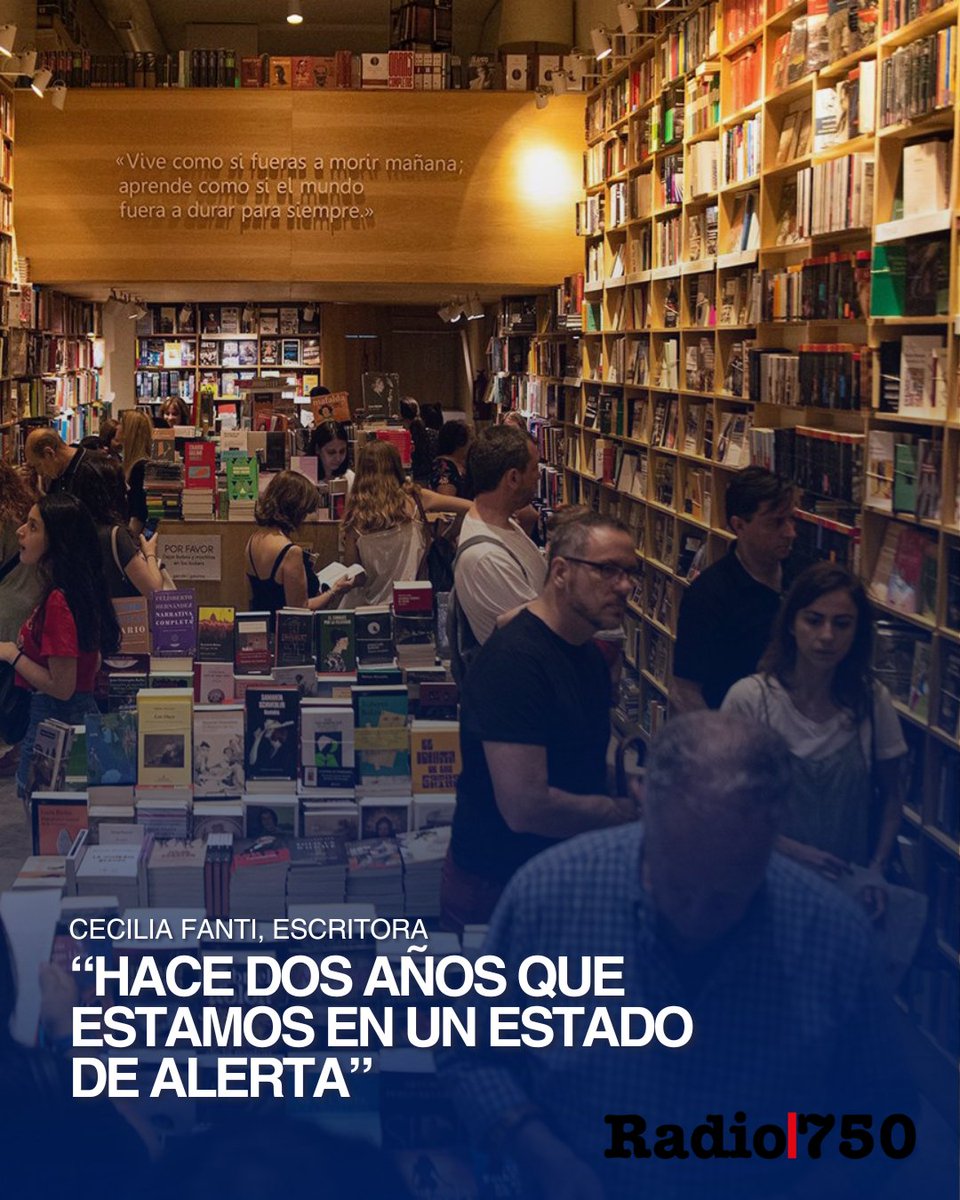 VHMok's tweet photo. 📚 EL GOBIERNO DIO MARCHA ATRÁS EN EL ATAQUE A LAS LIBRERÍAS

🚨 El Gobierno nacional aseguró que la llamada Ley del Libro "no entró ni va a entrar" al Congreso, frenando así el anteproyecto que había generado preocupación entre escritores, editoriales y librerías.

📖 La propuesta que había salido de las oficinas del ministro de Desregulación, Federico Sturzenegger, contemplaba eliminar la Ley de Defensa de la Actividad Librera, que establece el sistema de precio fijo para los libros.

💵 Actualmente, el editor fija un precio para cada ejemplar y ese mismo valor debe respetarse en los distintos puntos de venta. La normativa busca evitar que las grandes cadenas puedan competir con las librerías más pequeñas mediante descuentos imposibles de sostener para el resto del sector.

✊ El retroceso del Gobierno llega después de los cuestionamientos y la movilización de distintos sectores vinculados al mundo del libro, que advirtieron sobre el impacto que tendría la desregulación en las librerías independientes y en el acceso a la cultura.

🗣️ "Podríamos decir que estamos contentos de que esta lucha haya tenido por el momento este resultado", señaló Cecilia Fanti, escritora, en #LaMañana por @am750.

#Libros #Librerías #LeyDelLibro #PrecioFijo #Cultura #Sturzenegger #Argentina