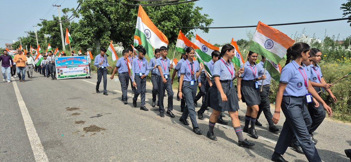 sdmpataudi's tweet photo. @cmohry @DiprHaryana @DC_Gurugram @diprogurugram1 
‘हर घर तिरंगा’ अभियान के तहत आज पटौदी एसडीएम दिनेश लुहाच की अगुवाई में भव्य तिरंगा यात्रा निकाली गई। 

#HarGharTiranga #TirangaYatra #JaiHind #VandeMataram #Pataudi #ProudIndian https://t.co/m0xR3bq1ZQ