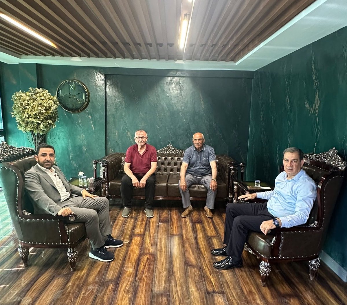 mustafayavvuz's tweet photo. Çalışma Bakanlığı İstihdam Başuzmanı önceki dönem Şanlıurfa İŞKUR İl Müdürümüz Kaya İlhan Çetinkaya bizleri ziyaret etti. 
Hasbihal etme fırsatı bulduk.
Nazik ziyaretlerinden dolayı kendisine teşekkür eder, çalışmalarında başarılar dilerim…
@kayailhanctnkya https://t.co/B89m1KGDaK