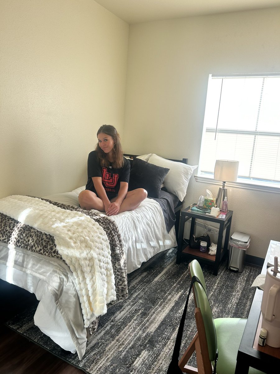 LamarSoftball's tweet photo. Dorms are complete! #Team15 https://t.co/8ELrgzRPiN