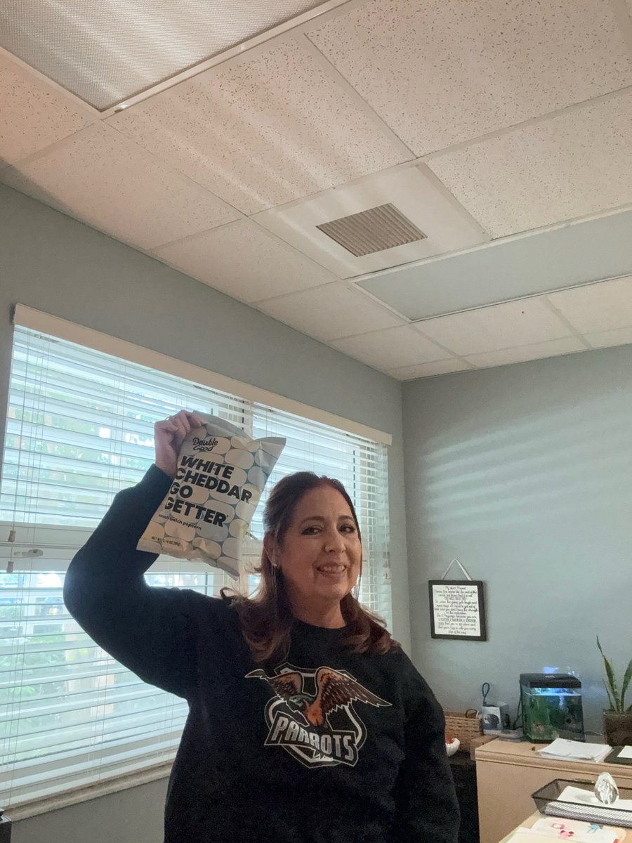 CPEPrincipal1's tweet photo. @CoconutPalmElem we had a strong start of the school year and we closed out even stronger. @AP_NColey and I walked all classrooms to deliver popcorn to reward our amazing staff. #bcps 
@BCPSSantana https://t.co/nhiXFh5RPP