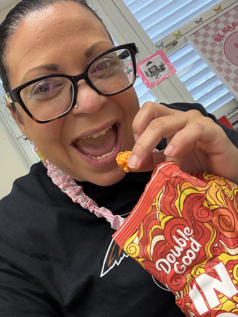 CPEPrincipal1's tweet photo. @CoconutPalmElem we had a strong start of the school year and we closed out even stronger. @AP_NColey and I walked all classrooms to deliver popcorn to reward our amazing staff. #bcps 
@BCPSSantana https://t.co/nhiXFh5RPP