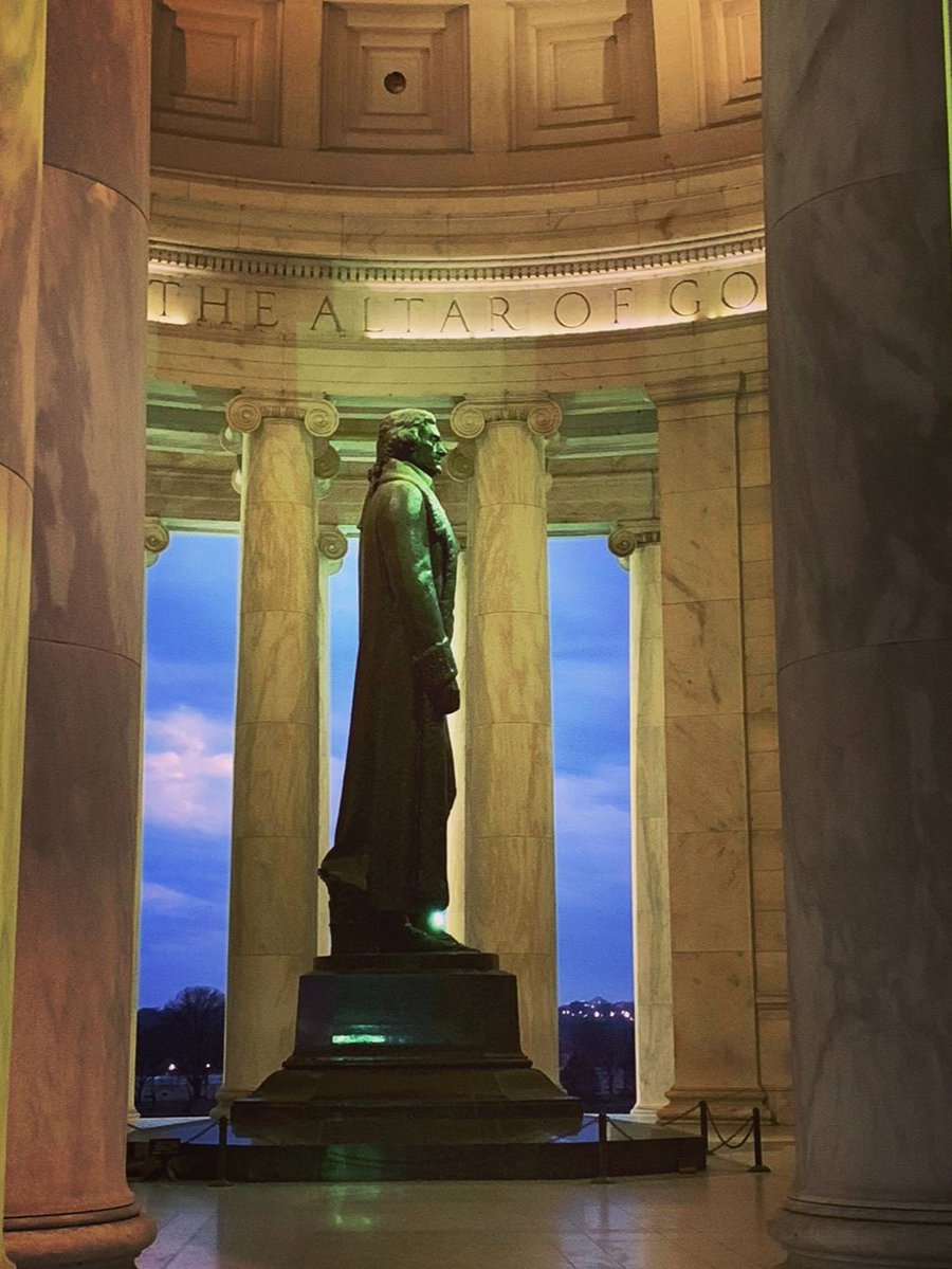 washingtondc's tweet photo. Think you know the Jefferson Memorial? 🏛️ 🌸 

⚖️ Jefferson's statue weighs 10,000 pounds
🏖️ The Tidal Basin once had a beach
🌸 Construction sparked the 'Cherry Tree Rebellion'

🔗 : https://t.co/I1SsQCuVSG

📸: 718mango, steph_in_dc, drchubacca, derrick.creative  / IG #Only1DC https://t.co/m1943MOvXS