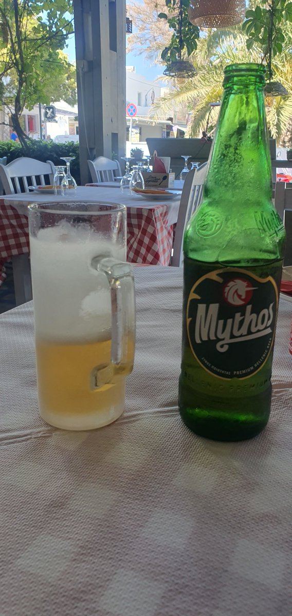 VinicAlejandro's tweet photo. 28 Grados, hostia necesario.. vale. https://t.co/9MsMW1pxpM