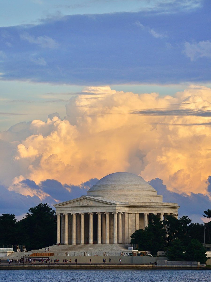 washingtondc's tweet photo. Think you know the Jefferson Memorial? 🏛️ 🌸 

⚖️ Jefferson's statue weighs 10,000 pounds
🏖️ The Tidal Basin once had a beach
🌸 Construction sparked the 'Cherry Tree Rebellion'

🔗 : https://t.co/I1SsQCuVSG

📸: 718mango, steph_in_dc, drchubacca, derrick.creative  / IG #Only1DC https://t.co/m1943MOvXS