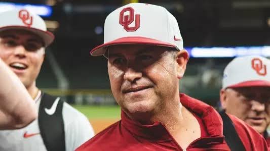 jiminarlington's tweet photo. @CFBHome STILL CHAMPS!!! #ChaOUs @OU_Baseball #OklaOMAHA #Skip https://t.co/r9wSyRydw7