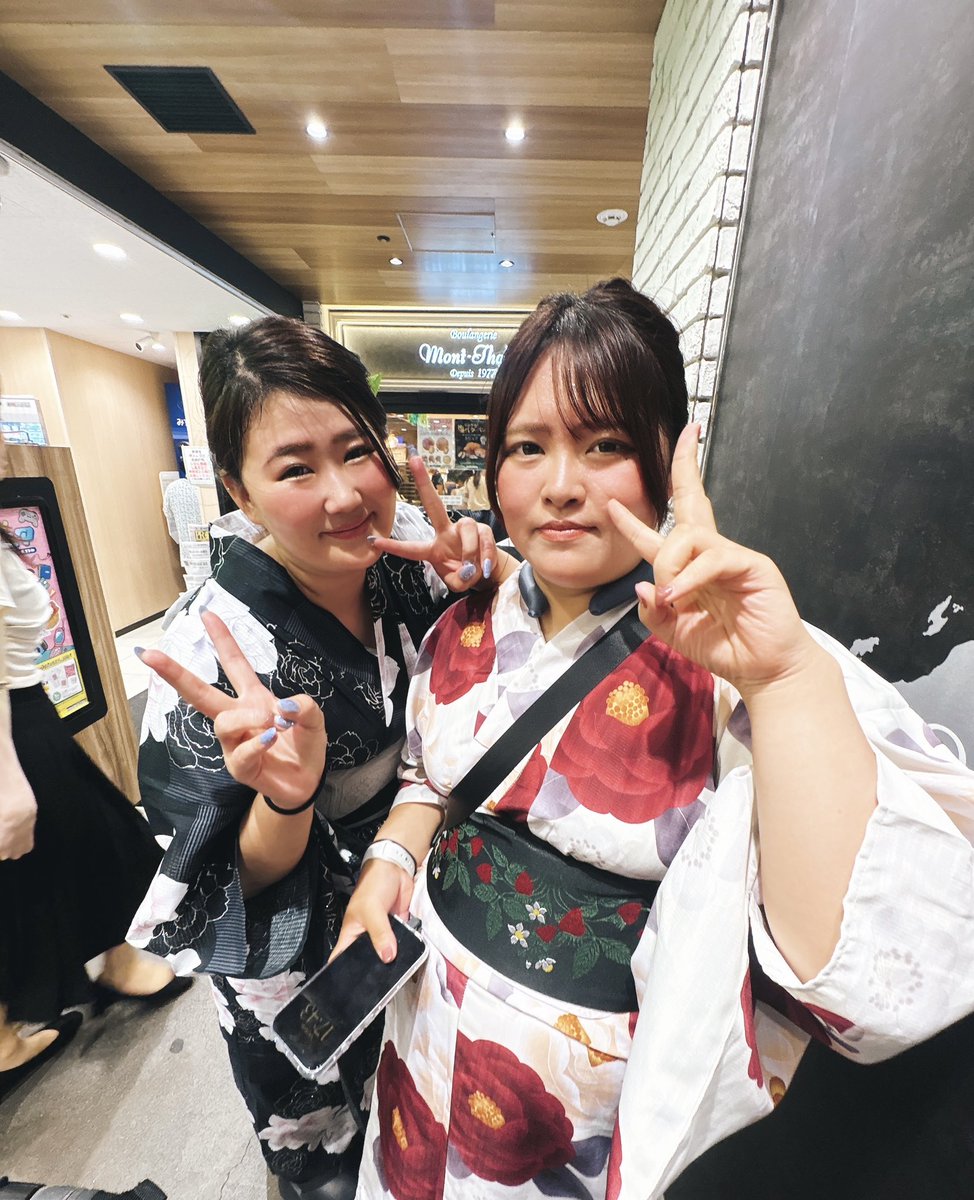 macohousenakama's tweet photo. まこHOUSE東京チームも今年も浴衣で
阿佐ヶ谷の花火大会行ってきました
普段子育て頑張ってるママさん達にも
浴衣着てもらえて喜んでもらえて
よかったです
みんな沢山美味しいもの食べました

#阿佐ヶ谷　#お祭り　#浴衣
＃居場所　#児童養護施設 https://t.co/tHGCLgQBZt