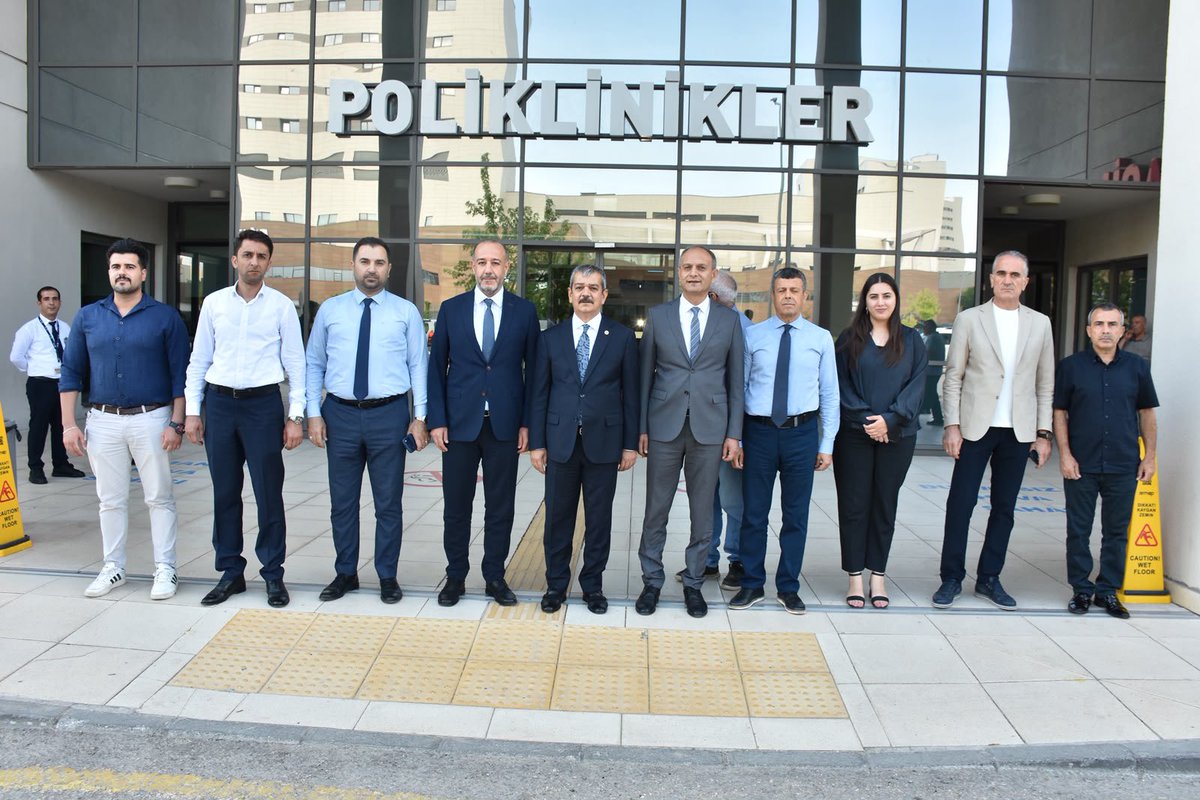 erolkeles23's tweet photo. 📍Elazığ Ağız ve Diş Sağlığı Hastanesi

İl Sağlık Müdürümüz Sayın Dr. Emrah Gecekuşu, AK Parti İl Başkan Yardımcımız ve Seçim İşleri Başkanımız Sayın Nurullah Çelik, AK Parti İl Disiplin Kurulu Üyemiz Sayın Sadi Ekmen ve beraberimizdeki heyet ile birlikte;

Elazığ Ağız ve Diş Sağlığı Hastanesi Başhekimliği görevine atanan Dt. Ali Oğuz Poyraz’ı ziyaret ederek yeni görevinin hayırlı olmasını diledik.

Ziyaretimiz kapsamında hastanemizin kliniklerini ve sağlık hizmeti sunulan birimleri gezerek yürütülen çalışmalar hakkında bilgi aldık; hekimlerimiz ve sağlık çalışanlarımızla bir araya gelerek kolaylıklar diledik.

@Akparti @RTErdogan @abuyukgumus 
@saglikbakanligi @drmemisoglu