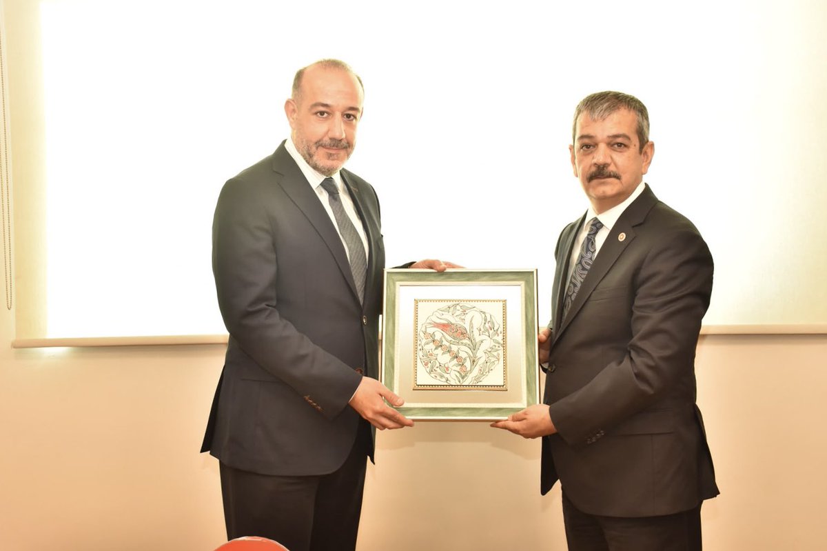 erolkeles23's tweet photo. 📍Elazığ Ağız ve Diş Sağlığı Hastanesi

İl Sağlık Müdürümüz Sayın Dr. Emrah Gecekuşu, AK Parti İl Başkan Yardımcımız ve Seçim İşleri Başkanımız Sayın Nurullah Çelik, AK Parti İl Disiplin Kurulu Üyemiz Sayın Sadi Ekmen ve beraberimizdeki heyet ile birlikte;

Elazığ Ağız ve Diş Sağlığı Hastanesi Başhekimliği görevine atanan Dt. Ali Oğuz Poyraz’ı ziyaret ederek yeni görevinin hayırlı olmasını diledik.

Ziyaretimiz kapsamında hastanemizin kliniklerini ve sağlık hizmeti sunulan birimleri gezerek yürütülen çalışmalar hakkında bilgi aldık; hekimlerimiz ve sağlık çalışanlarımızla bir araya gelerek kolaylıklar diledik.

@Akparti @RTErdogan @abuyukgumus 
@saglikbakanligi @drmemisoglu