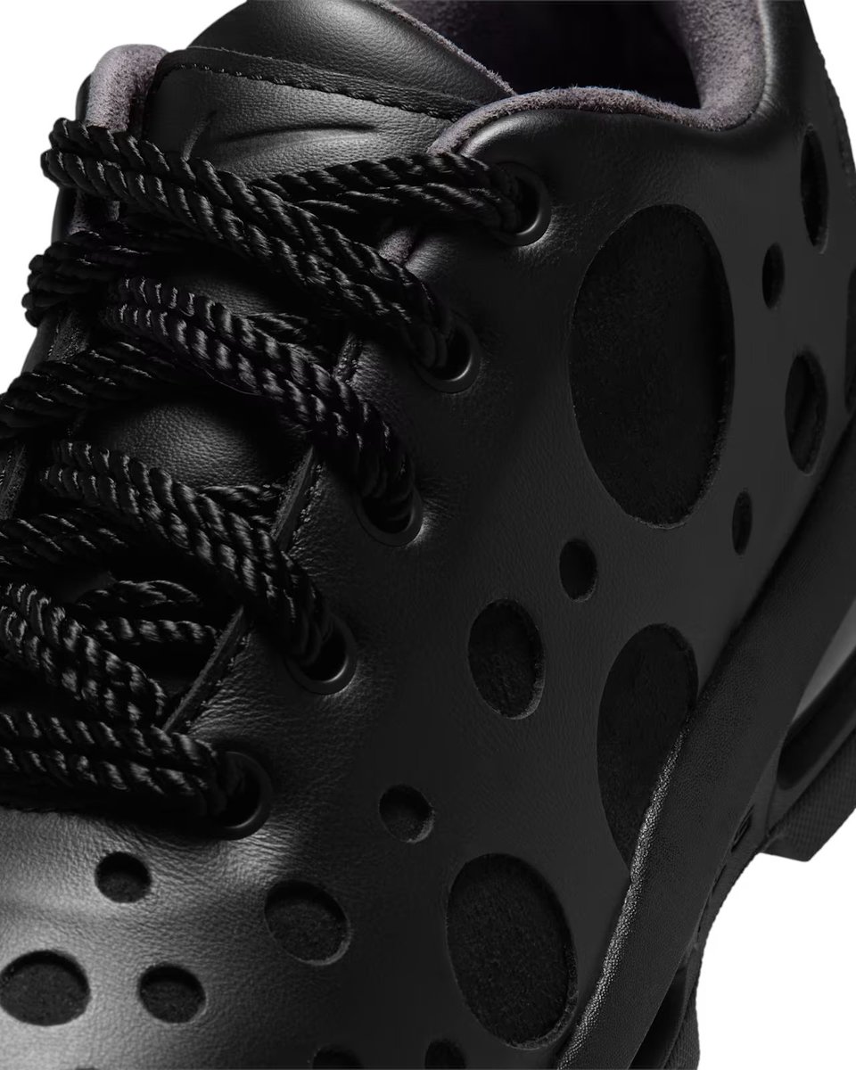 sneakeragenda's tweet photo. 🚨 RELEASE ALERT 🚨
Ga direct naar deze zwarte Goadome en rock deze sneaker.
🔗 https://t.co/cga02DsEz8
👟 Nike Air Max Goadome Low - Triple Black (IR2174-001)
#kotd #goadome #black #fashion https://t.co/cDh5u8ZlR1