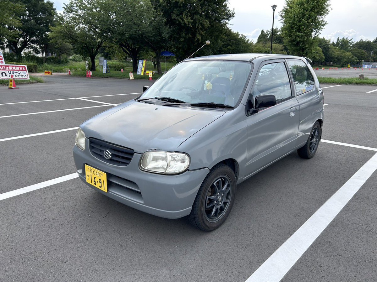 369Lv's tweet photo. 僕の名義のアルトバン売りに出そうと思います

車検そろそろ
11万キロ
5MT
車高調
エアコン🙆

グンマーの先輩方から代々マワされてきたので近場の人に売りたいです~笑 https://t.co/iPBFDr7vjv