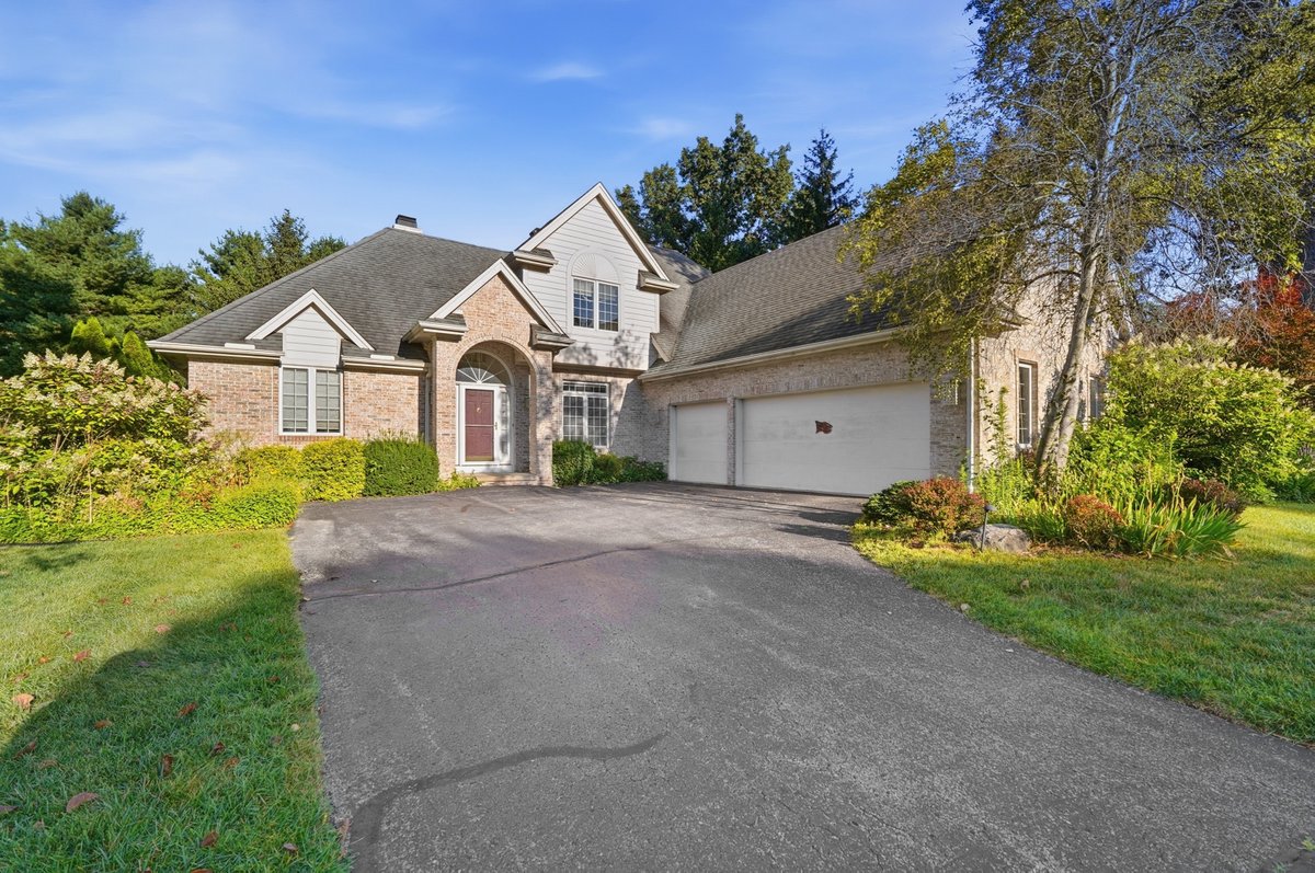 PamRoseAuction's tweet photo. Open House Is Today, August 17 from 5 pm - 6 pm! Come Tour The 4 Bed, 2.5 Bath Home in Greycliffe at the Quarry in Monclova Twp. at 3168 Stone Wall Road, Maumee, Ohio 43537

Bidding Ends: Tuesday, August 18 at 12 pm

Register and Bid Now! Online Auction at https://t.co/z4Mq7Uw3Yo https://t.co/1o4XRUj1Ix