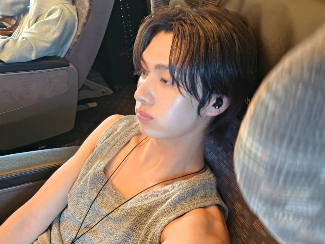 TWSLATION_'s tweet photo. [260817] #YOUNGJAE WV POST

🐶: And just like that, evening's already here~

#영재 #TWS #투어스 @TWS_PLEDIS https://t.co/DXwD6Sevoy