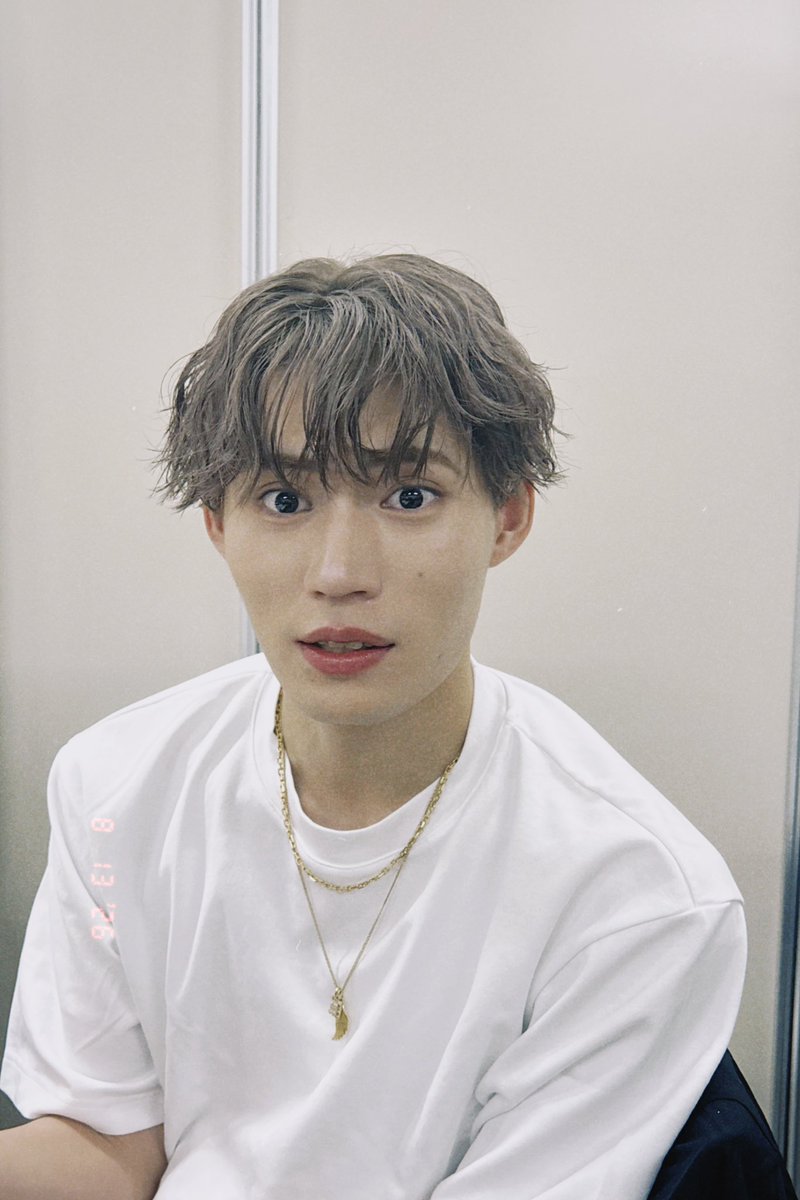 buddiis's tweet photo. エビライオフショットを公開！

📸2日目終わりアイスを食べるYUMA🍓

📸「オフショット？どうしようかな...」のTAKUYA https://t.co/O1reH8ItA2