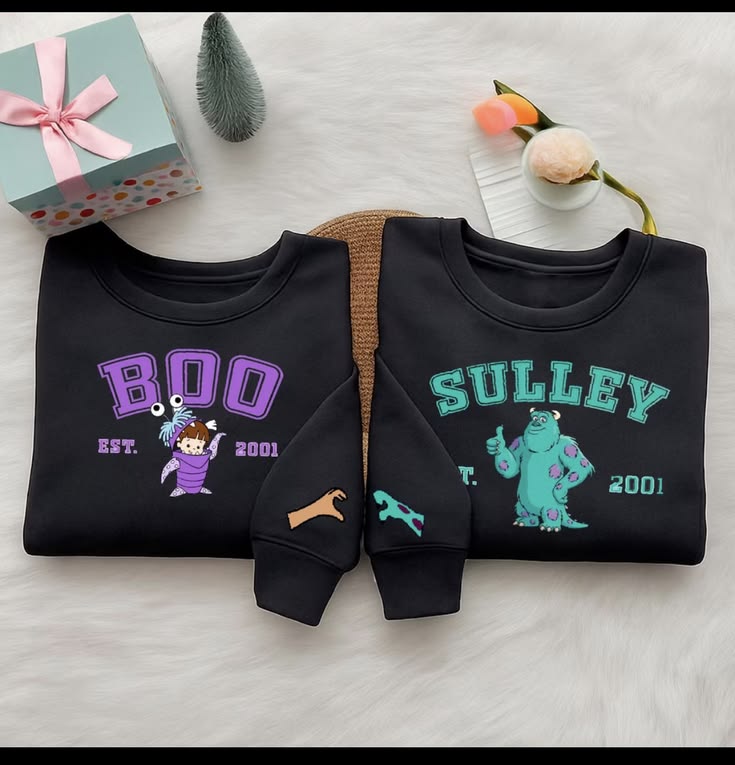 Luaachadosbr's tweet photo. 💜 Achadinho fofo

GENTE!  olha esse moletom do Boo e Sulley!

A estampa é muito fofa e ainda tem os dois modelos combinando 🥹✨
Perfeito pra quem ama esse clássico e quer um look diferente.
🛍️ Encontrei na Shopee: https://t.co/NzikLM3W5Z https://t.co/yIcMuw17uz