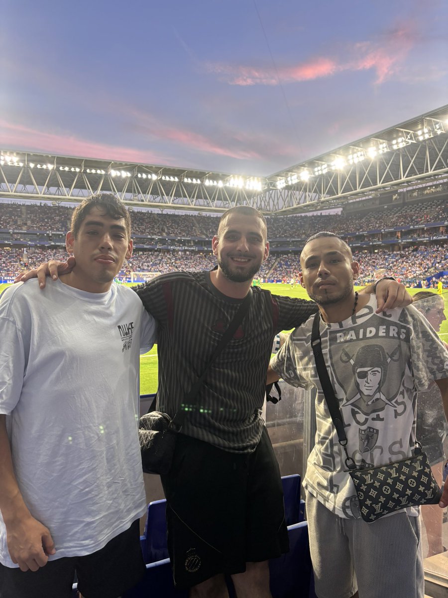 iamdanielmd's tweet photo. Empezando la temporada en familia, en nuestra casa y con un +3! Mejor manera imposible. #RCDE @RCDEspanyol 💙🤍 https://t.co/eWO9ccpJHK
