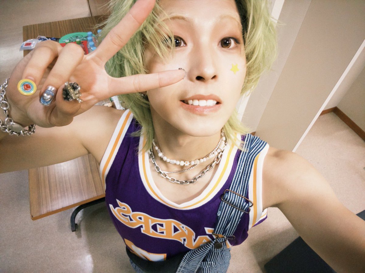 _KID_PHENOMENON's tweet photo. CDTVライブ!ライブ！
#LDH選抜 ありがとうございました✌️

一緒にパフォーマンスさせていただいた皆さん最高すぎて、楽しすぎました！！！！！！

夏の夜空を眺めたくなってもらえてたら嬉しいです✨

感想も待ってまーーーす！

by 健介🐶

#KIDPHENOMENON
#夫松健介 https://t.co/E9LAeUrJGh