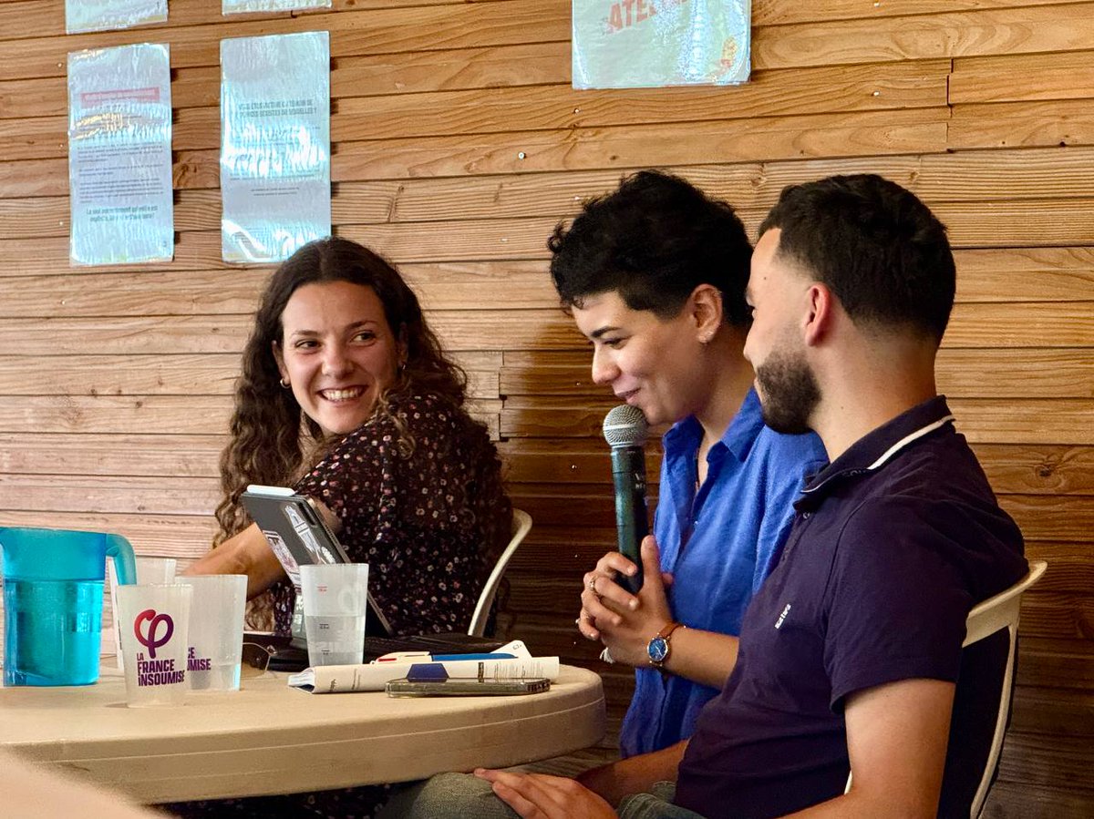 InsoumisJeunes's tweet photo. « L’extrême droite s’attaque à l’enseignement supérieur car elle n’a pas d'intérêt à ce qu’il y ait une jeunesse émancipée et critique. »

Sabrine Kharbach de @unionetudiante_, Ryad Rani de l'@USLSyndicat et Livia Jampy, co-animatrice des Jeunes Insoumis·es aux #AMFISJeunes. https://t.co/kYlTxVtHt2