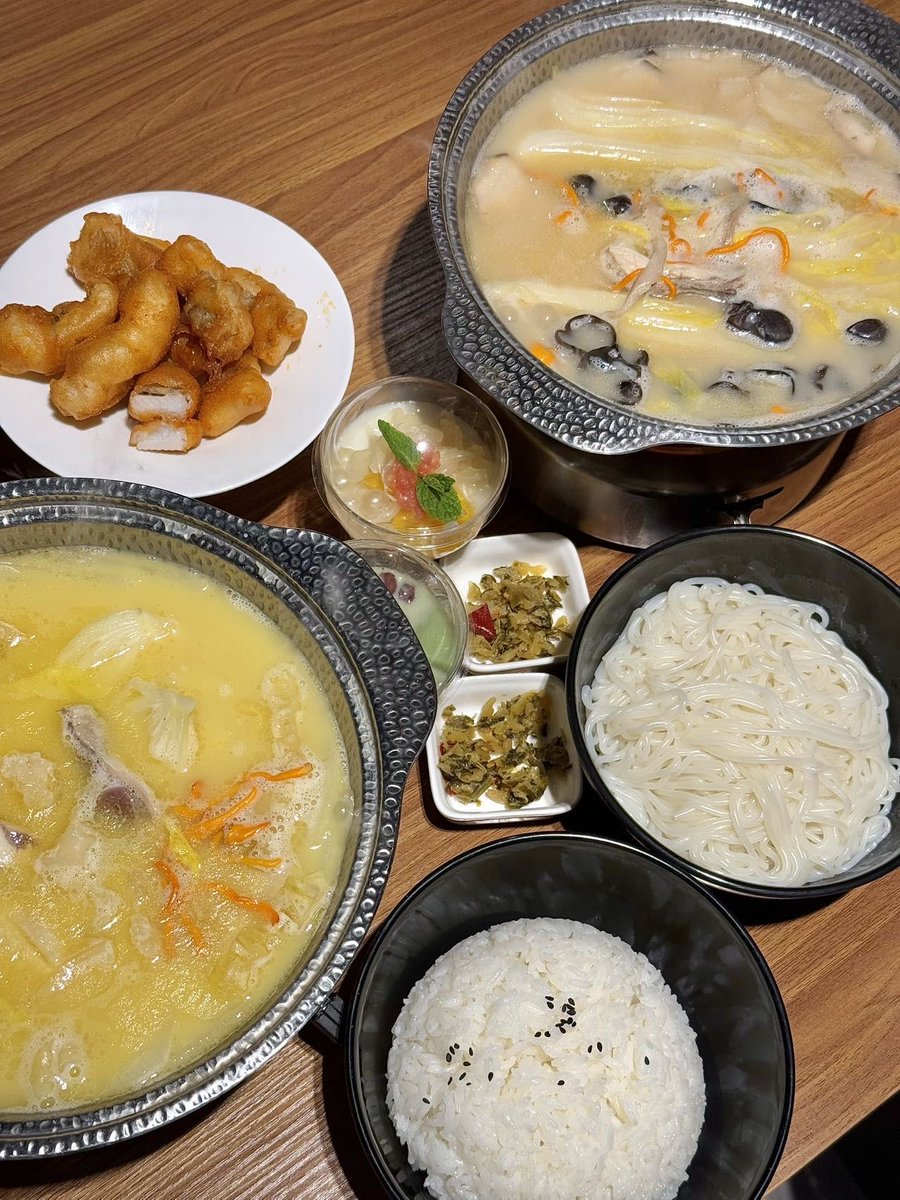 RafaelWanac6fc's tweet photo. Midnight stall glows warm under dim lights—steaming miso soup with tender tofu, the kind that wraps your tired day in a soft hug. https://t.co/eecgia1i46