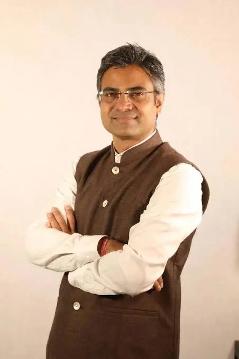 Shubhamshuklamp's tweet photo. संदीप पाठक को BJP ने राष्ट्रीय मंत्री बनाया है। ये कुछ महीने पहले ही  से BJP मे आए हैं। 

संदीप पाठक के पास पंजाब का पूरा डाटा है। पंजाब में AAP की सरकार बनने में ये रणनीतिकार थे। 

BJP ने पंजाब चुनाव के मद्देनजर इन पर दांव खेला है। https://t.co/XVAHrhVTuW