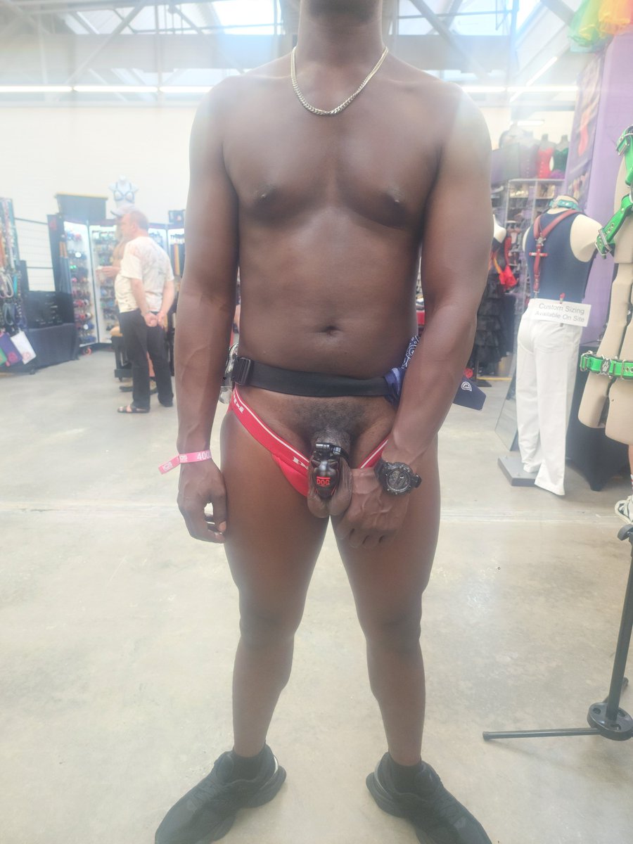 cagedxbeast's tweet photo. Kink Down South Day 2 - I met a lot of caged bois and helped a few start their chastity journey ✊🏿 Thank you for indulging in my madness 😈 #BlackChastity #KinkDownSouth #GayBondage https://t.co/Ttg8YpPmAW