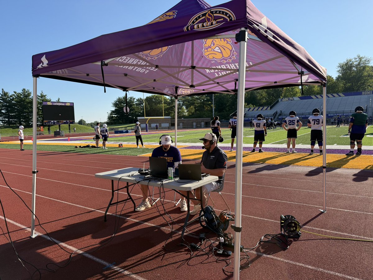 WIUFootball's tweet photo. Thank you so much to @Mumma_WGEM for stopping by our practice today, and taking the time to interview our team!
#GoNecks | #OneGoal | #ECI https://t.co/4HZo16N3AO