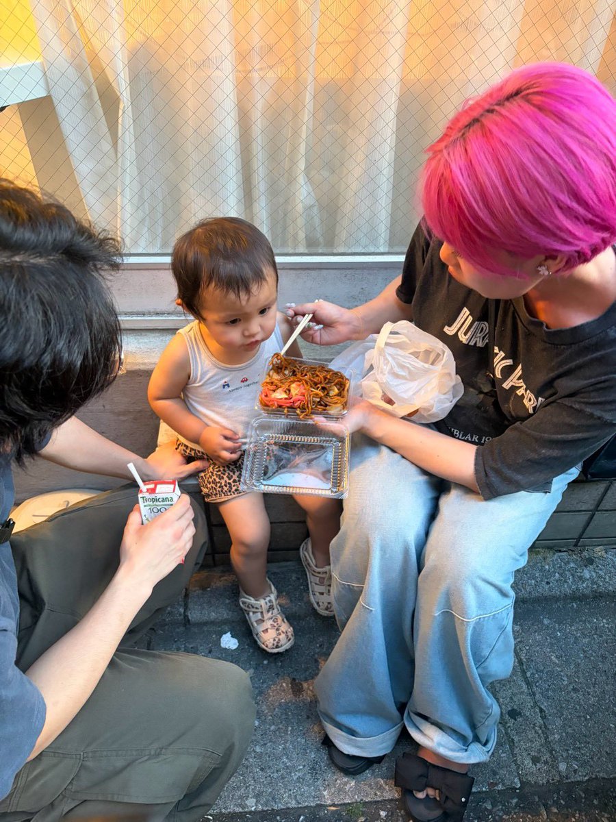 7974lovesmile's tweet photo. みんなとの毎年の大切な時間です
ありがとう
季節を楽しむこと大切に居場所作りしてます

【まこHOUSEマンスリーサポーター募集中】
月額500円から応援可能です

https://t.co/KDU3M990Mj https://t.co/IxpsI8YUuC