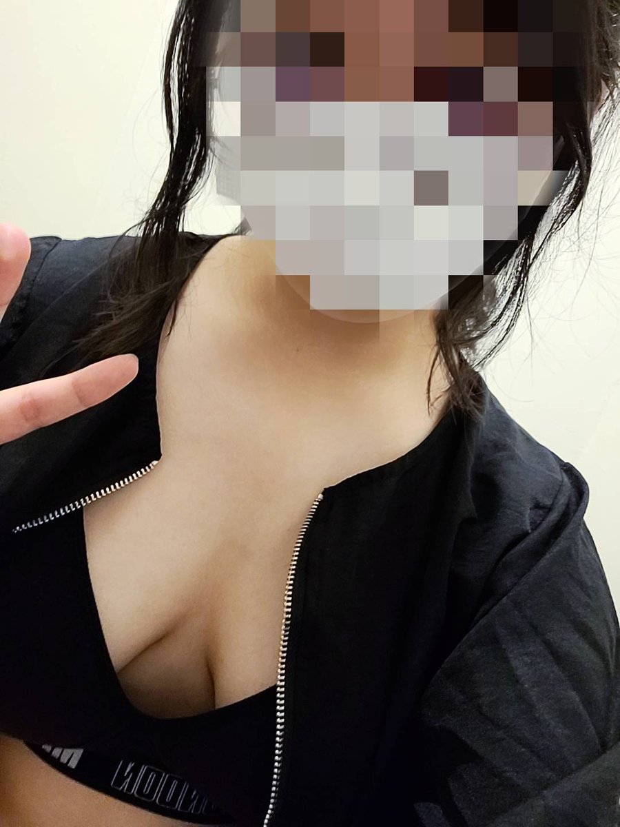 yu_chan2120's tweet photo. ＃裏垢女子 ＃裏垢男子とつながりたい ＃M女 ＃デブ専
最近の日課。
外出先のトイレで上を脱ぐ。 https://t.co/PX16KUkTI7