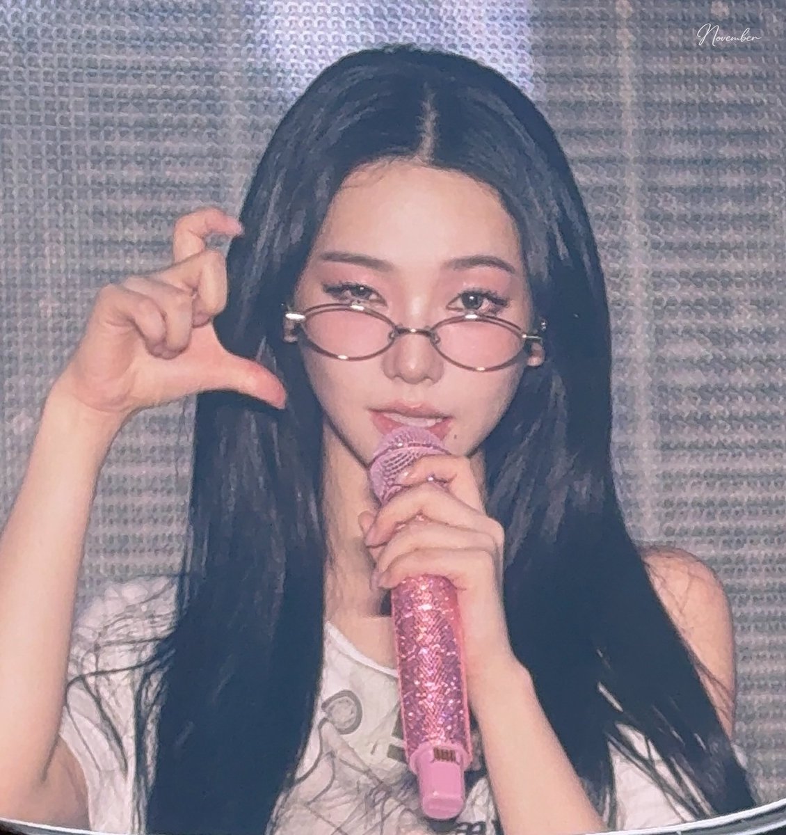Nov_0411's tweet photo. 260808 👓📸

#aespa #karina
#에스파 #카리나 #유지민 https://t.co/k9yIuCK2cK