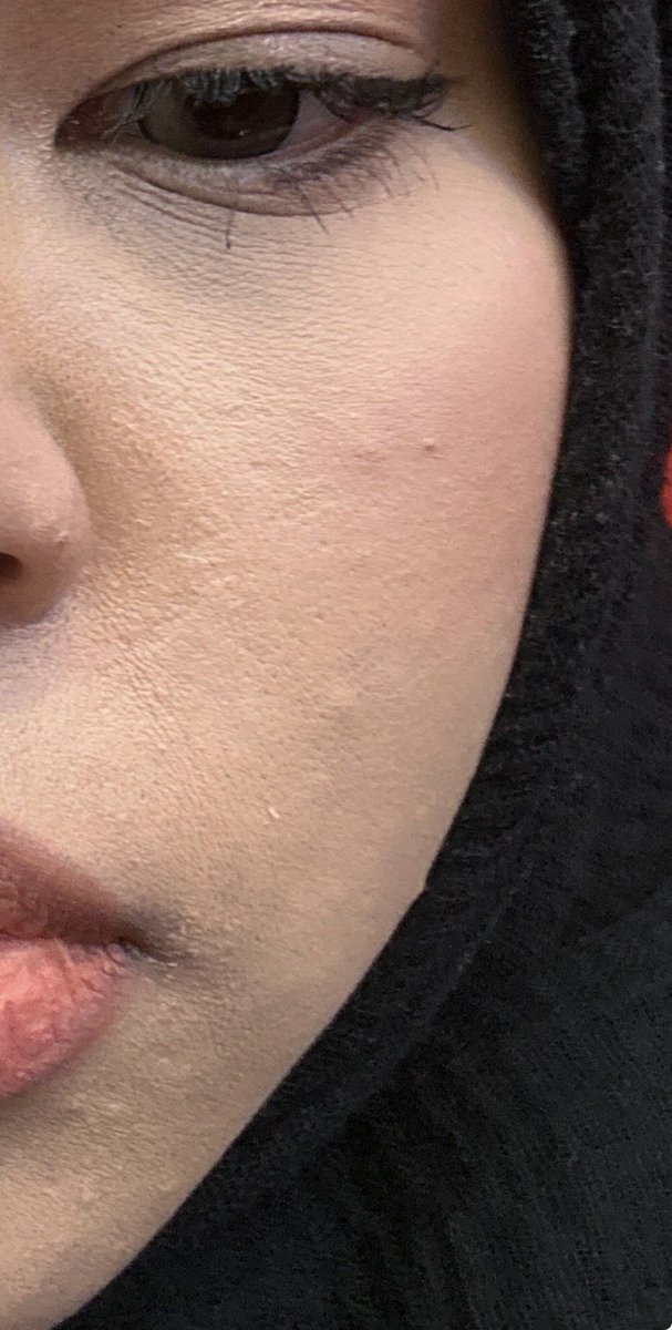 Afrnamaisrh's tweet photo. Betul orang cakap kalau nak makeup cantik, skin kena cantik 🥹 https://t.co/jIOwIxqu3i
