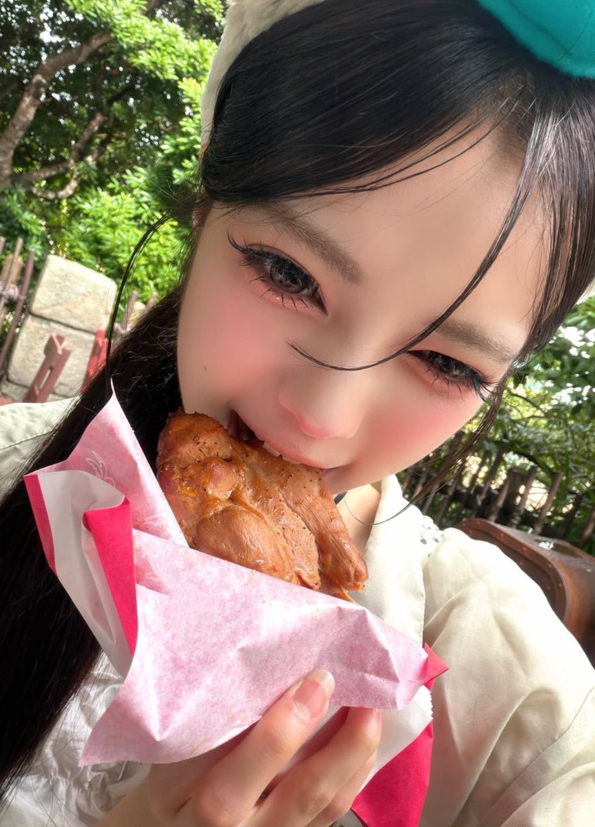 koha_kn730's tweet photo. 写真全部可愛かった🤳
かぶりついてるめろちゃん特におきにいり✨💘🫶🏻 https://t.co/z2DDYGvzcv