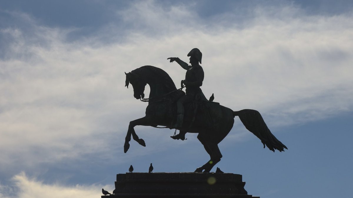 mariuvidal's tweet photo. El General José de San Martín nos dejó un legado de libertad, compromiso y amor por la Patria. Hoy, a 176 años de su paso a la inmortalidad, honramos su memoria y renovamos el compromiso de seguir defendiendo los valores que guiaron su lucha. https://t.co/qF90fMOJZe